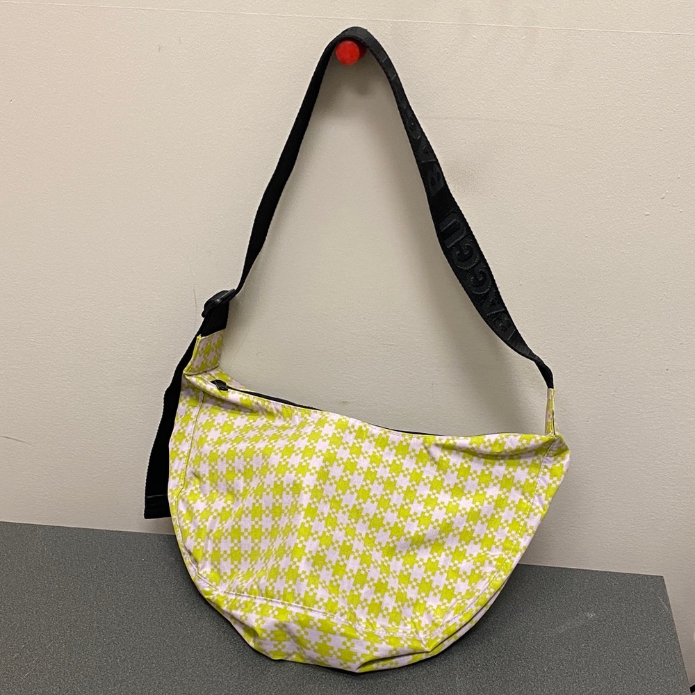 Medium crescent bag